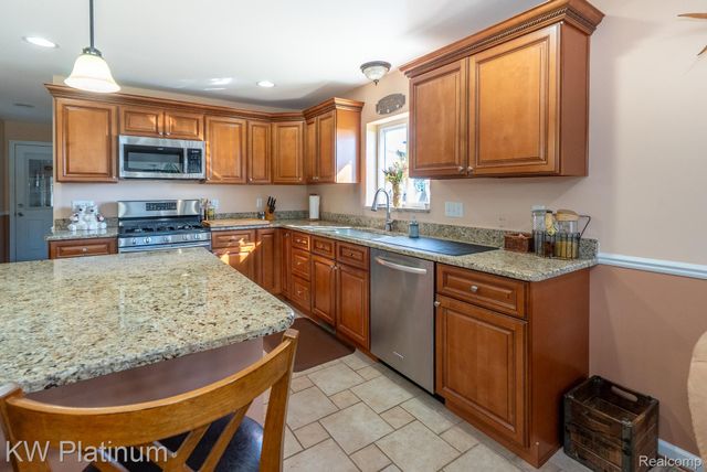 48218 Harbor Drive, Chesterfield Township, MI 48047