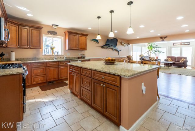 48218 Harbor Drive, Chesterfield Township, MI 48047