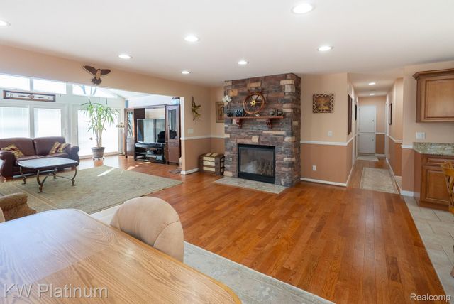 48218 Harbor Drive, Chesterfield Township, MI 48047