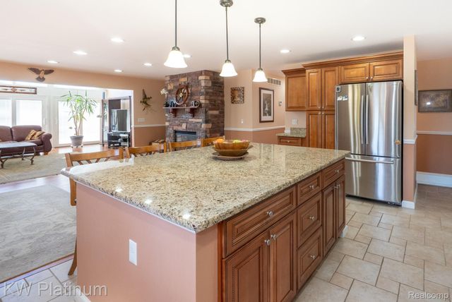 48218 Harbor Drive, Chesterfield Township, MI 48047