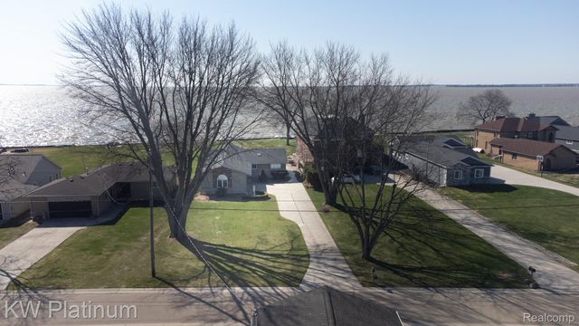 48218 Harbor Drive, Chesterfield Township, MI 48047