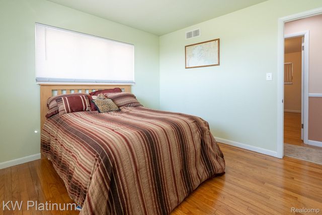 48218 Harbor Drive, Chesterfield Township, MI 48047