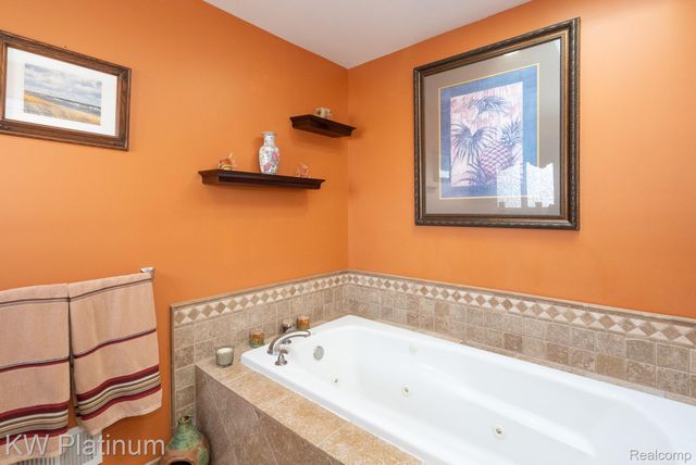 48218 Harbor Drive, Chesterfield Township, MI 48047