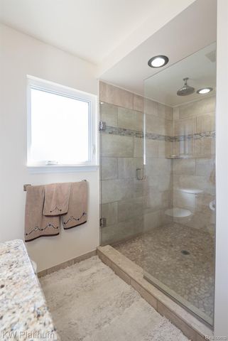 48218 Harbor Drive, Chesterfield Township, MI 48047