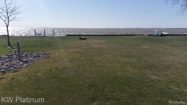48218 Harbor Drive, Chesterfield Township, MI 48047