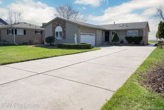 48218 Harbor Drive, Chesterfield Township, MI 48047