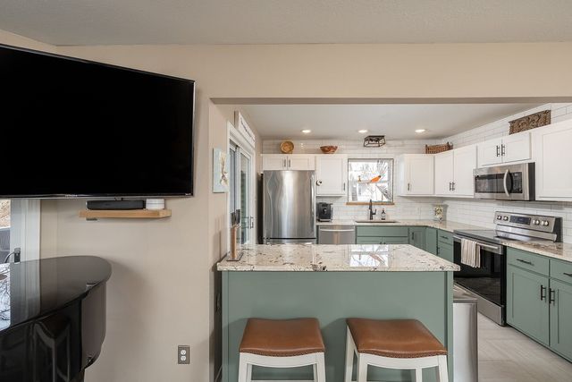 2411 N Bronze Tree Drive, Fayetteville, AR 72703