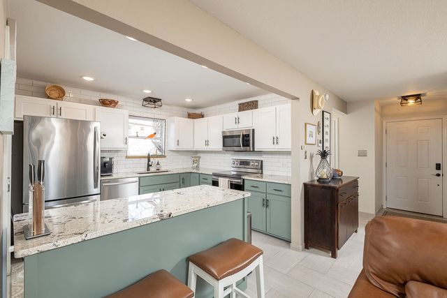 2411 N Bronze Tree Drive, Fayetteville, AR 72703