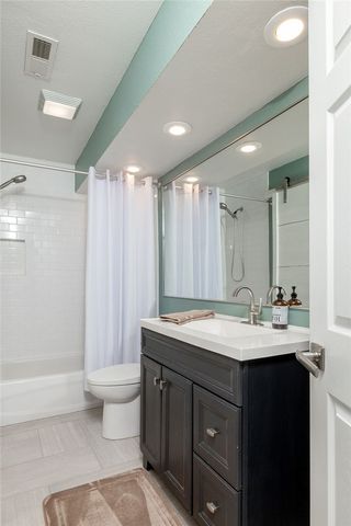 2411 N Bronze Tree Drive, Fayetteville, AR 72703