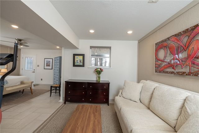 2411 N Bronze Tree Drive, Fayetteville, AR 72703