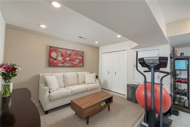 2411 N Bronze Tree Drive, Fayetteville, AR 72703