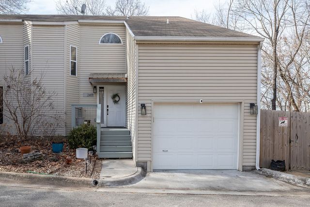 2411 N Bronze Tree Drive, Fayetteville, AR 72703