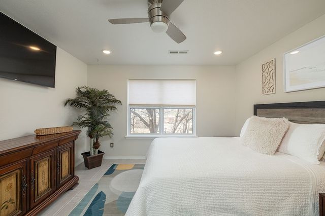 2411 N Bronze Tree Drive, Fayetteville, AR 72703