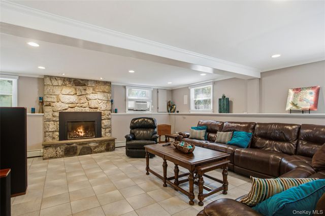 32 Meadow Ridge Road, Brewster, NY 10509