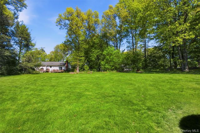 32 Meadow Ridge Road, Brewster, NY 10509
