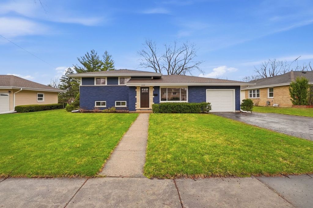 1430 E Emmerson Lane, Mount Prospect, IL 60056