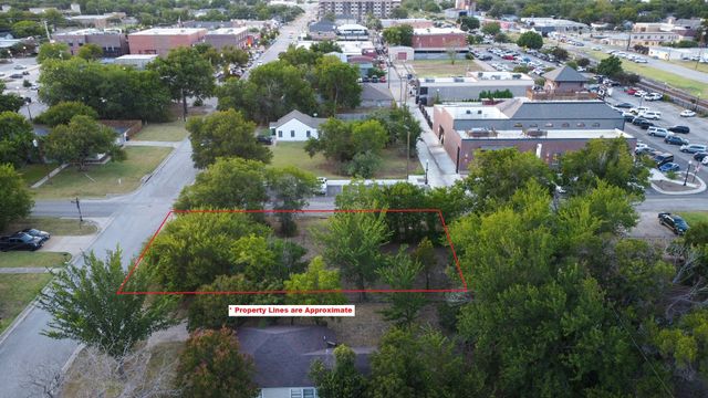 225 S Wilson Street, Burleson, TX 76028