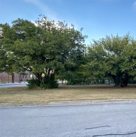 225 S Wilson Street, Burleson, TX 76028