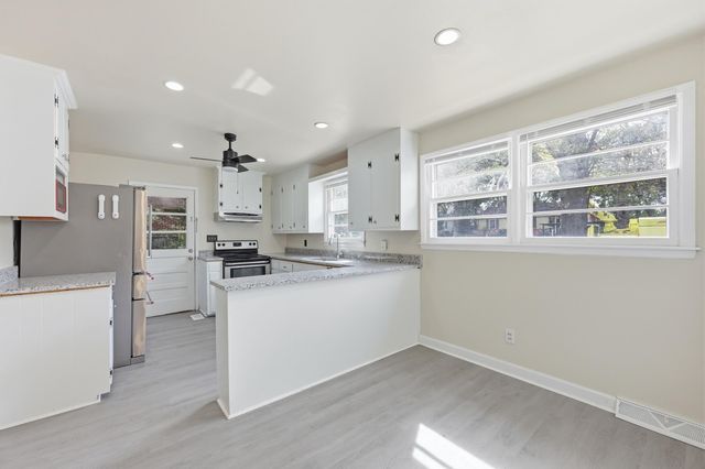 4126 Oakridge Drive, North Charleston, SC 29418