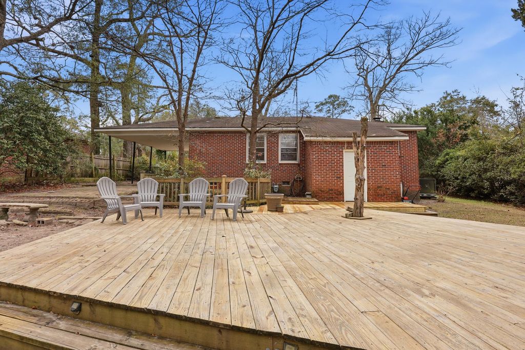 Image 2 of property listing at 4126 Oakridge Drive, North Charleston, SC 29418