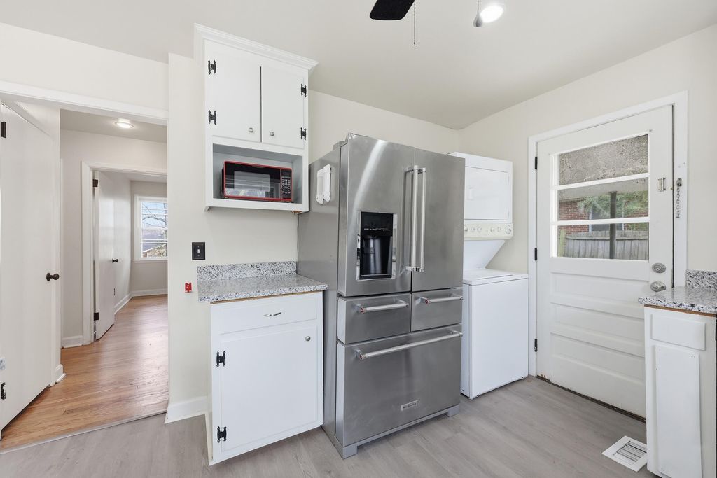 Image 4 of property listing at 4126 Oakridge Drive, North Charleston, SC 29418