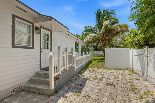 422 49th Street, West Palm Beach, FL 33407