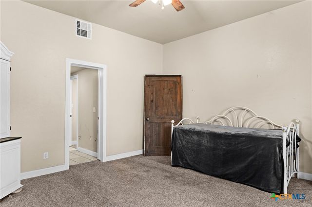 607 S Main St, Lampasas, TX 76550