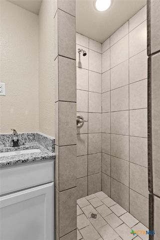 607 S Main St, Lampasas, TX 76550