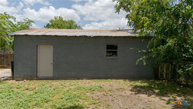 607 S Main St, Lampasas, TX 76550
