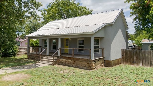 607 S Main St, Lampasas, TX 76550