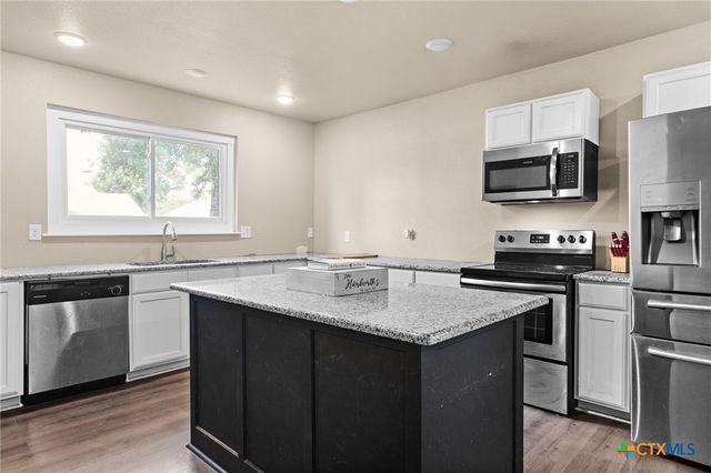 607 S Main St, Lampasas, TX 76550
