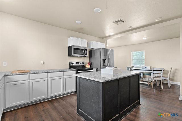 607 S Main St, Lampasas, TX 76550
