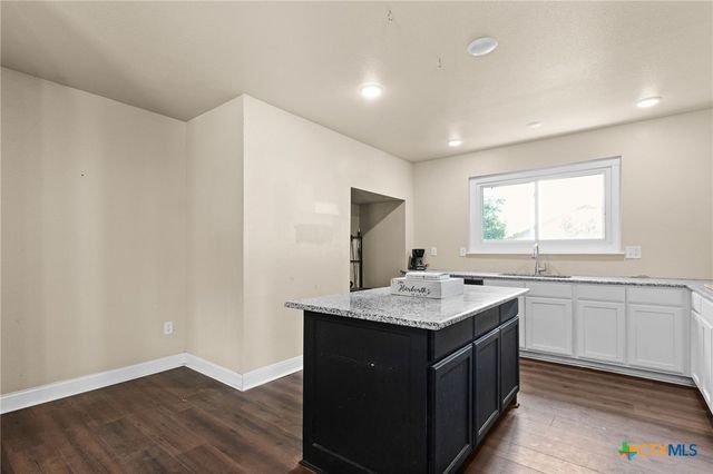 607 S Main St, Lampasas, TX 76550