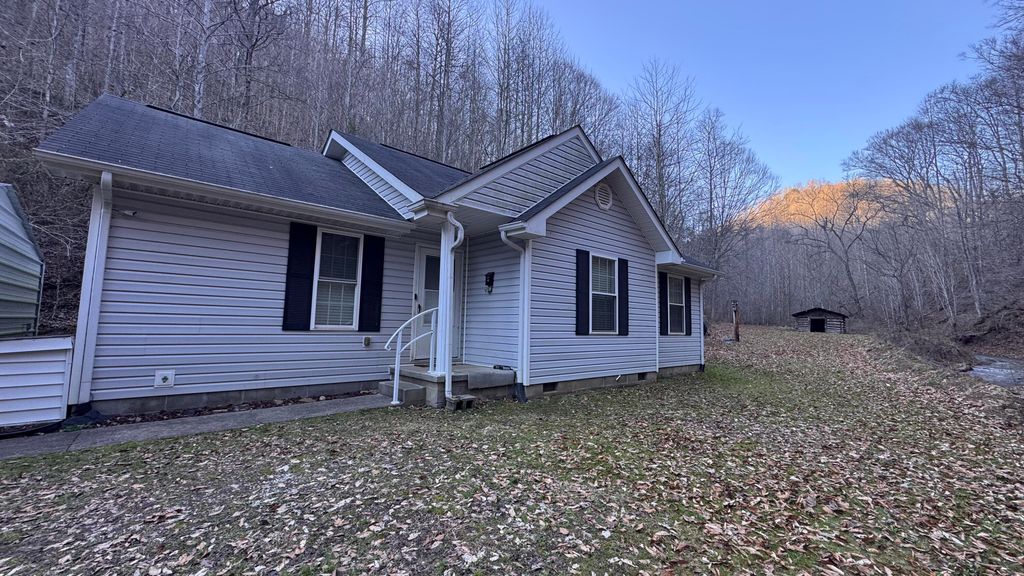 421 Wren Branch Road, Oneida, KY 40972