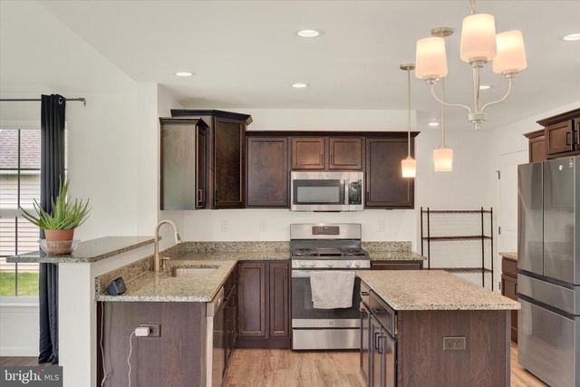 587 SMOKE HOUSE DR, Mechanicsburg, PA 17055