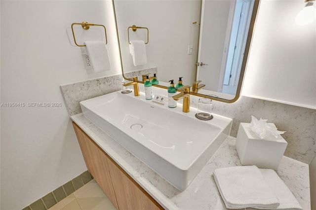 159 NE 6th St 3405, Miami, FL 33132