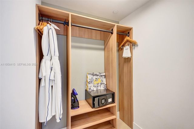 159 NE 6th St 3405, Miami, FL 33132