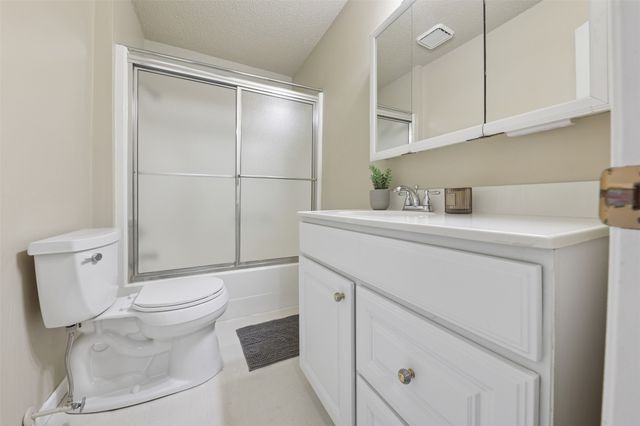 729 NW Greenwood Street 18, Ankeny, IA 50023