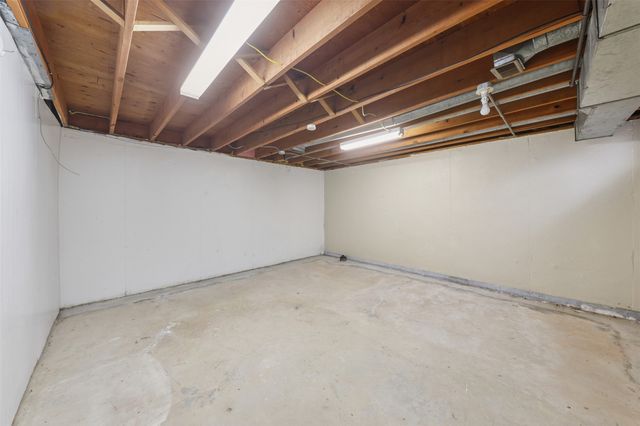 729 NW Greenwood Street 18, Ankeny, IA 50023