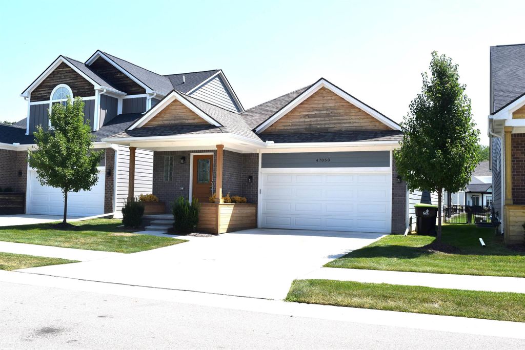 47050 Brookview Drive, Chesterfield Twp, MI 48047