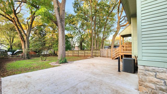 1006 W Walnut Street, Springfield, MO 65806