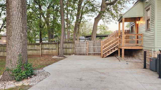 1006 W Walnut Street, Springfield, MO 65806