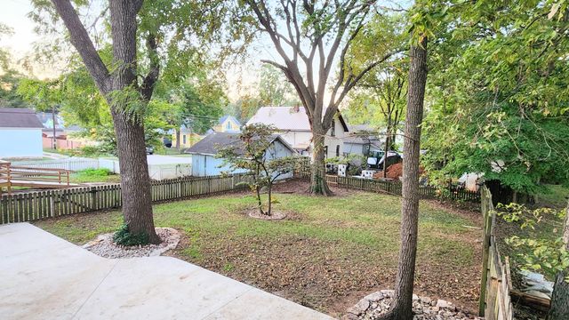 1006 W Walnut Street, Springfield, MO 65806