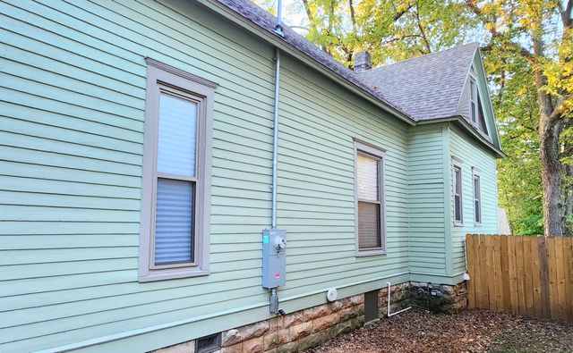 1006 W Walnut Street, Springfield, MO 65806