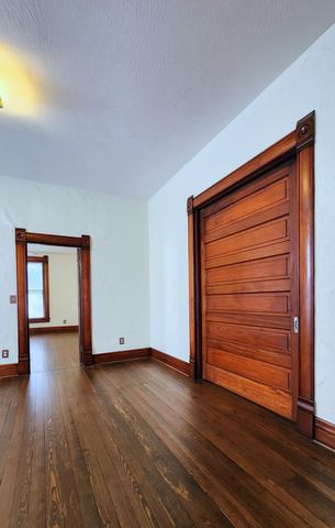 1006 W Walnut Street, Springfield, MO 65806