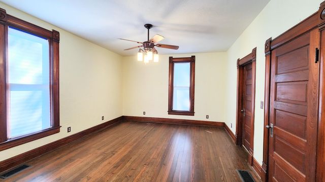 1006 W Walnut Street, Springfield, MO 65806