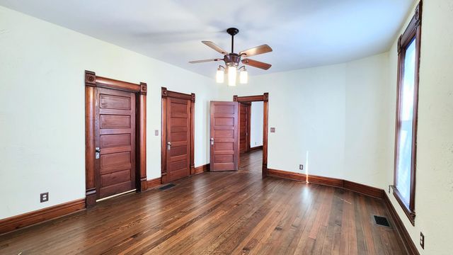 1006 W Walnut Street, Springfield, MO 65806