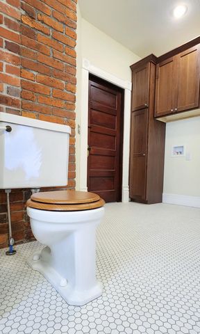 1006 W Walnut Street, Springfield, MO 65806