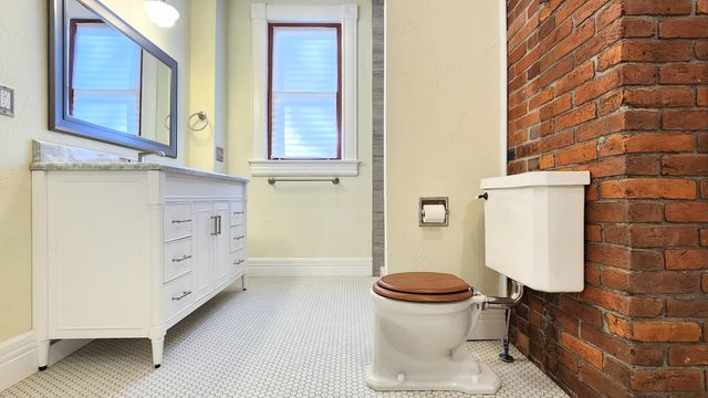 1006 W Walnut Street, Springfield, MO 65806