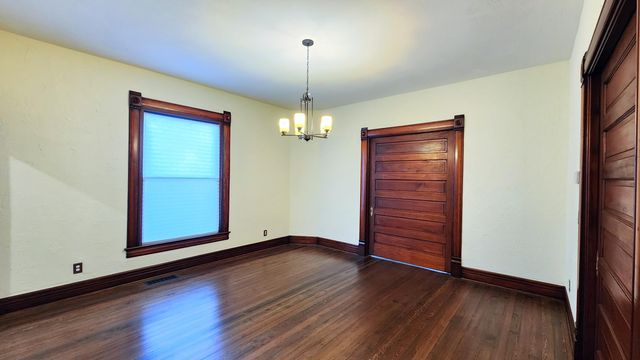 1006 W Walnut Street, Springfield, MO 65806